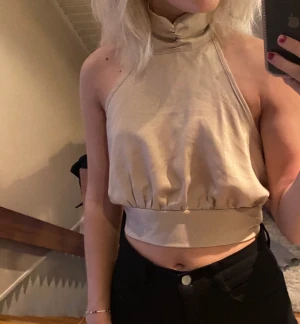 Fest topp - Champagne färgad fest topp perfekt till nyår💕🤍