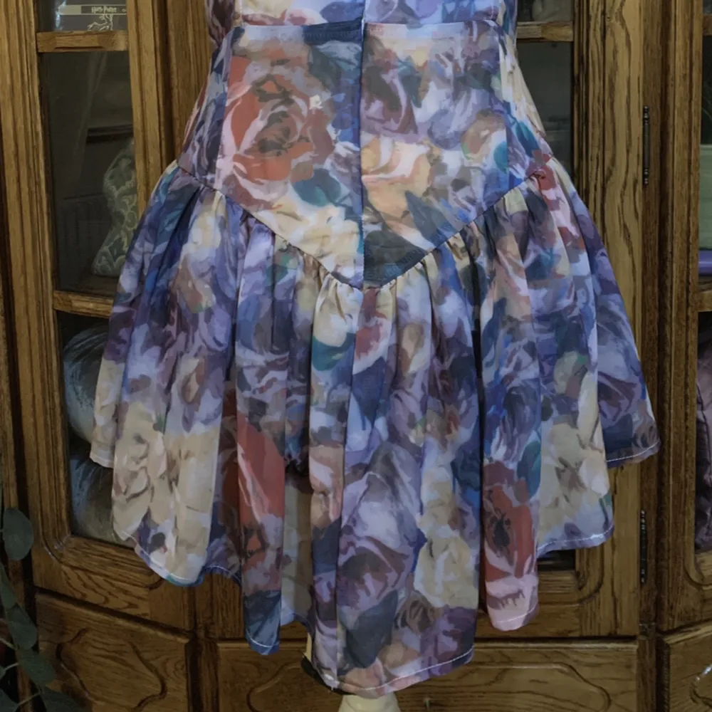 Floral print Dropwaist, babydoll korsett klänning med dragkedja från cider  (Förslå pris och frakt pris diskuteras). Klänningar.