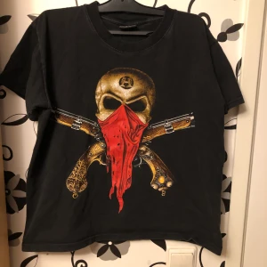 Vintage T-shirt | Mr. Big - Vintage t shirt som jag inte använder. Sitter som en S/M och är croppad till bältet på mig och jag är 181cm. Fler bilder kan skickas vid begäran. 