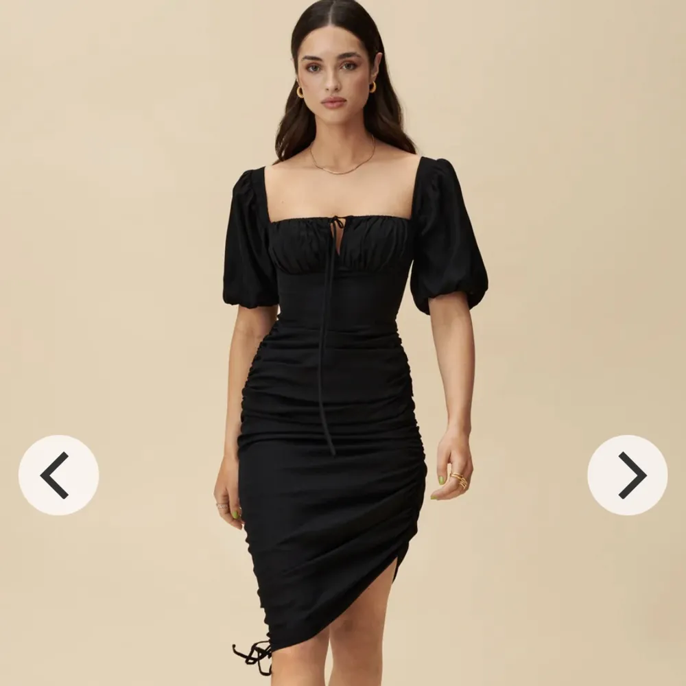 Säljer en svart Adoore klänning (Palermo) i storlek 36. Aldrig använd. Säljes då den tyvärr är för liten för mig. Finns att hämta i Vasastan, Stockholm.. Klänningar.