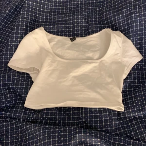 Vit uringad magtröja  - En jätte fin vit topp