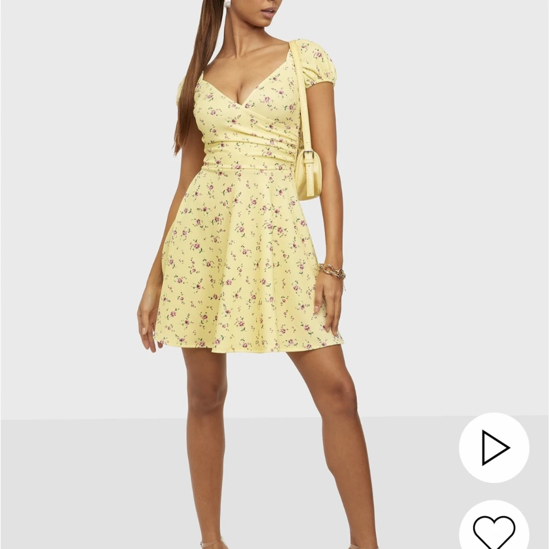 Gul blommig klänning  - 91