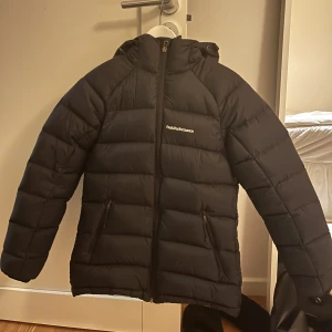 Peak Performance jacka  - Säljer en peak Performance jacka i storlek S
