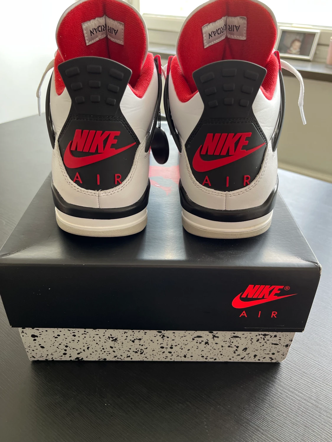 Jordan 4 Fire Red - 90