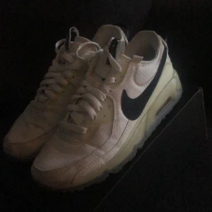 Nike Terrascape st 41 - Använt några gånger, bra kvalite på skorna. Lätta att tvätta. Köpt för 1700