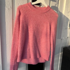 Stickad tröja H&M - Riskas tröja från H&M. Köparen står för kostnader som tillkommer.