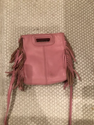 Undrar om någon vill byta väska en Zadig väska eller en Kurt geiger väska mot min maje i storlek liten - Lite sliten använd kanska många gånger 