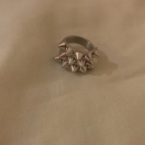 Edblad ring - Undrar om någon skulle vilja byta min silver edblad ring till en guld, den är i storlek S och i fint skick 🩷