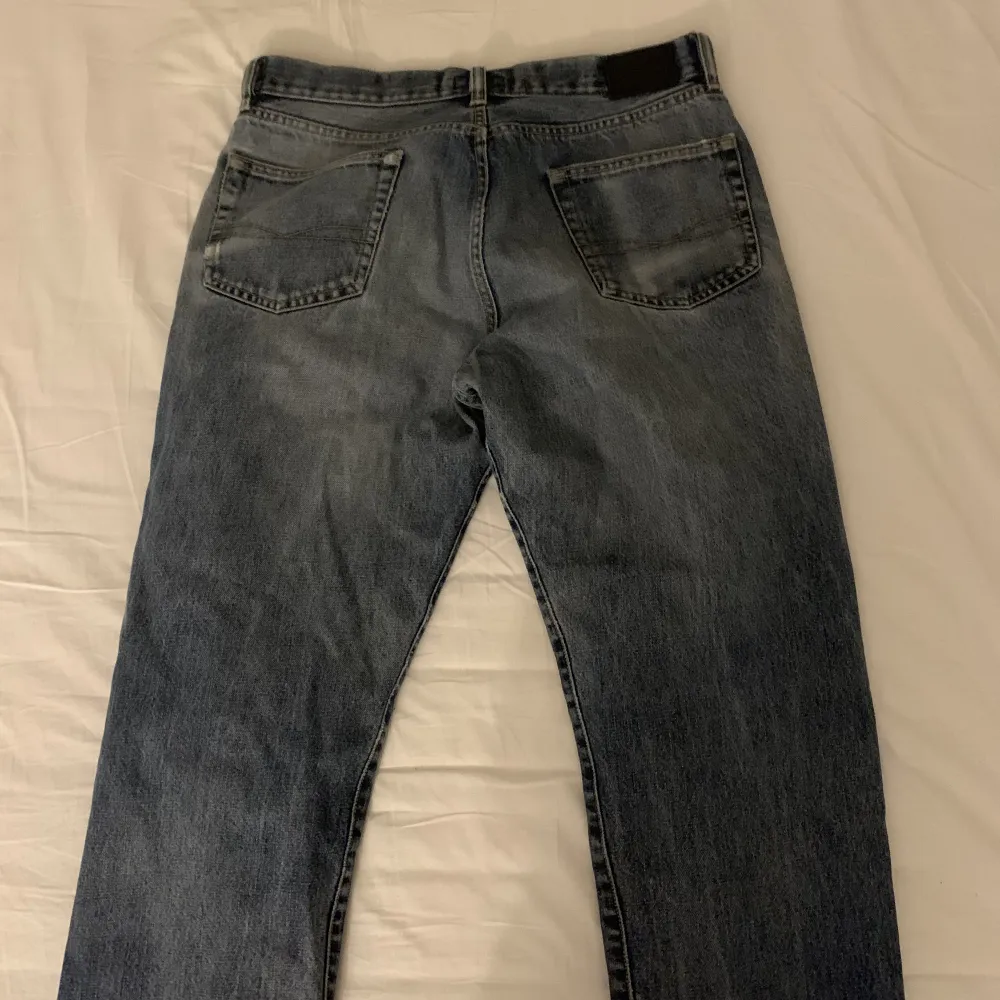 Gamla snygga Hugo boss jeans. Köpa secondhand. Byxorna va lite korta på mig som oftast har 30/30. Så nassar någon storlek mindre i längden. . Jeans & Byxor.
