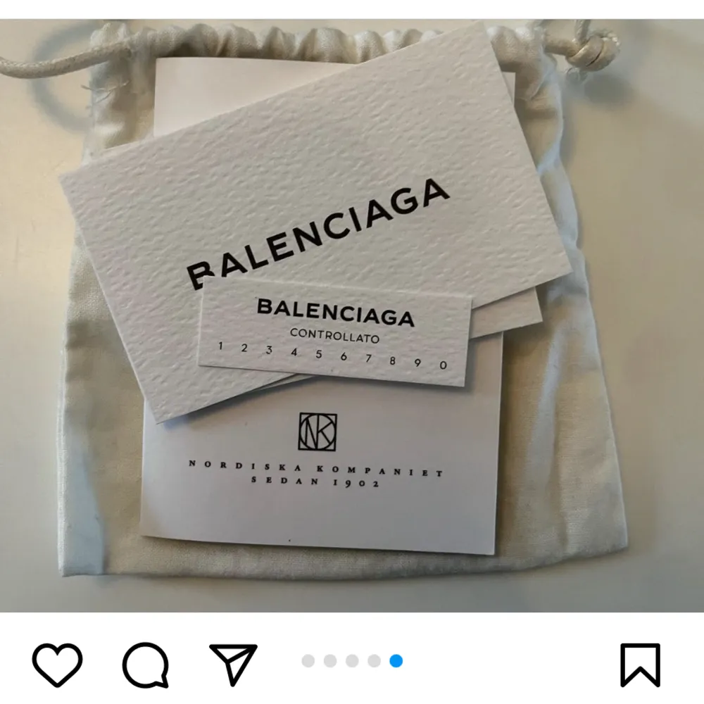 Äkta balenciaga armband i storlek s. Alla ordinarie lappar samt kvitto och äkthetsbevis medfölja. Ni kan se på bilden.. Accessoarer.