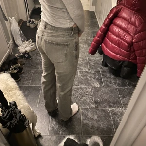 Gina jeans - Mina Gina jeans ”low straight jeans” kommer inte till användning då jag har ett par liknande, knappt använt dom alls🫶🏻
