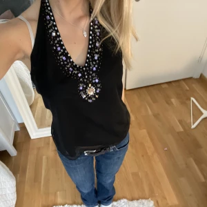 Festtopp - Superfin festtopp från mexx med öppen rygg som tyvärr är lite stor på mig! Passar förmodligen S-M