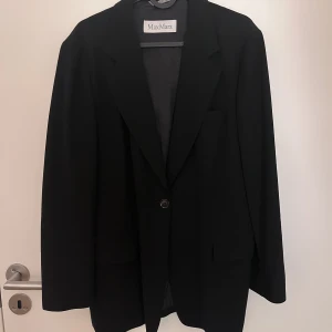 Svart kavaj - Svart kavaj från MaxMara
