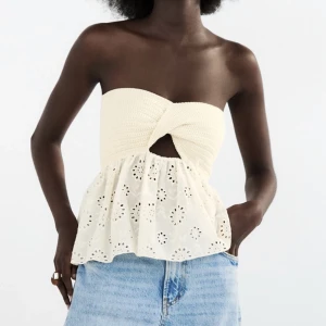 Topp - Tänkte sälja min topp från zara! Den är använd bara några få gånger, så den är i bra skick!💗