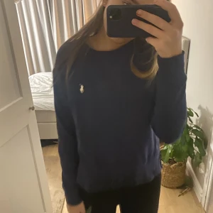 Raulph lauren tröja - superfin ralph lauren tröja som tyvärr är för liten för mig. Ny pris 500-600 skriv för frågor❤️kan tänka sänka priset vid snabb affär 