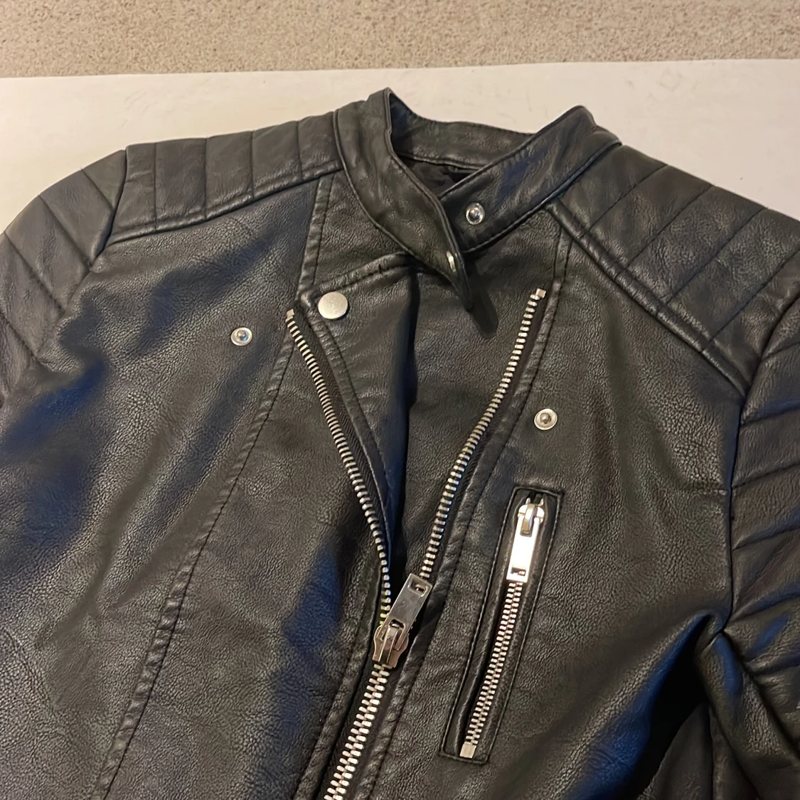Riktig häftig läderjacka  - 91