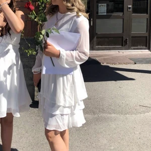 klänning - Vit klänning som bara är använd 1 gång