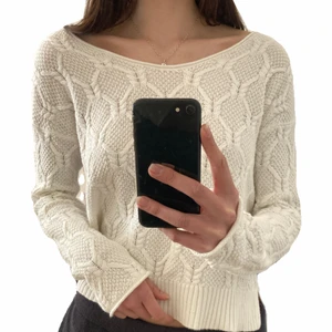 Stickad tröja - Jättesöt stickad tröja från Gap, storlek M. Väldigt bra skick och endast testad, skriv om du har fler frågor. Köparen står för frakt :)