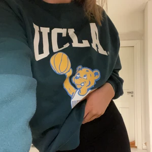 Grön sweatshirt  - Så cool sweatshirt som tyvärr inte kommer till användning! Som ny