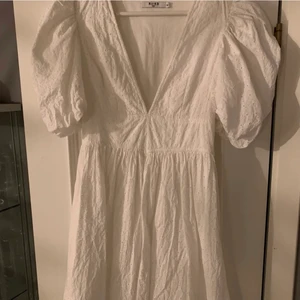 Studentklänning - Perfekt till studenten! Vit snygg klänning