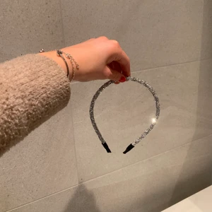 Diadem - Glittrigt diadem. Så fint! 