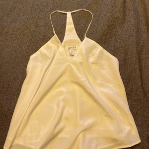 Vit linne från Estradeur - Vit linne från Estradeur. Köpt på Nelly. Använt 1 gång.