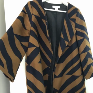 Kappa storlek S - Kappa i storlek s, funkar som mindre m. Köpt på hm. Kappan är i princip ny, använd Max 5 gånger. 