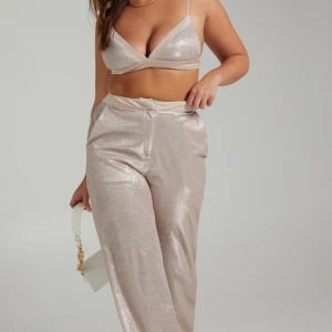 Glitter byxor - Skimriga/glittriga långa kostymbyxor med perfekt passform. Har aldrig använts! 