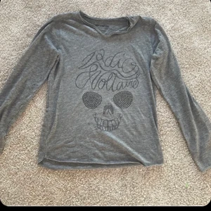 Zadig Voltaire tröja  - Lägger upp igen💋💋 säljer en jätte fin Zadig Voltaire tröja. Jag fick tröjan i julklapp och har använt fåtal gånger. Jag säljer eftersom den inte kommer till användning 