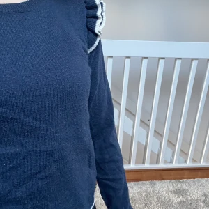 Blå tröja - Säljer denna blåa stickade tröja ifrån hampton republic💕💕