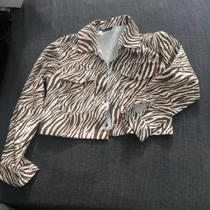 Shein zebra print jacket  - Brown zebra print jacket from shein worn a couple times size xs 