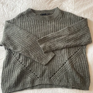 En tunn stickad tröja  - En lite tunnare stickad tröja som är super fin o skön men kommer inte till användning❤️