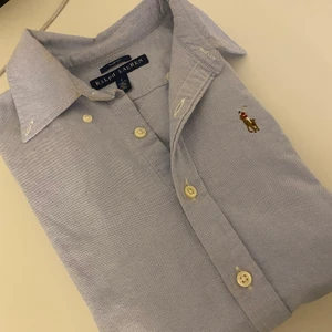 Ralph Lauren skjorta - Säljer min ralphlauren skjorta (äkta såklart) 👔  storlek xs-s.