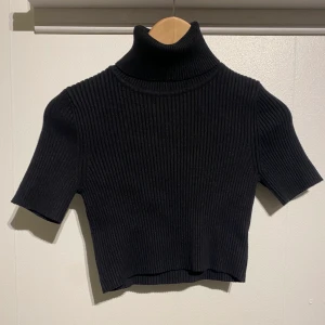 Croppad polotröja - Croppad polotröja från chiquelle:)