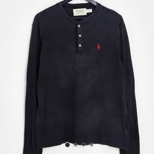 Ralph Lauren tröja - Säljer denna helt nya och oanvända tröja från Ralph Lauren. Nypris ca 950kr.