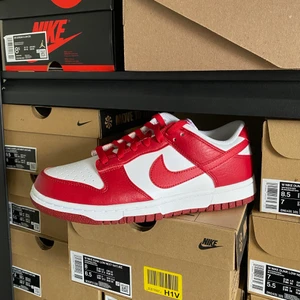 Nike Dunk - Nike dunk ”Gym red” next nature! Finns i storlekar 36 38 38,5 39 40 40,5 41! Snyggaste skon inför sommaren📢