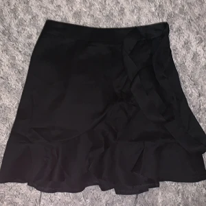 Volangkjol - Jättefin och inte för lång eller kort, perfekt längd på mig (170 cm)