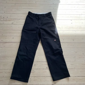 Dickies Double Knees - I princip helt nya Dickies Double Knees, använda en gång då de va lite för stora för min smak och därmed använder jag inte de. NYPRIS 700kr, köp dessa för 400kr!
