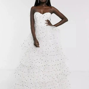 Balklänning/Fest - Balklänning från Asos. Använd en gång. Nypris 3000.