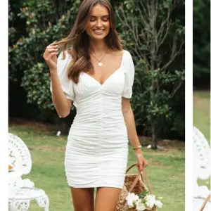 Jättefin vit klänning från märket dennis maglic i storlek S. Klänningen är helt oanvänd och passar bra på mig som vanligtvis är S/M och 177 cm lång! den är justerbar i ryggen så den passar säkert fler storlekar! Köpt för 800 kr.
