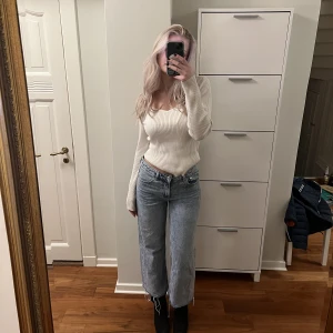 MANGO JEANS - Fina mango jeans i culotte modellen, dom är även i mid waist!!!❤️❤️❤️❤️❤️ (lätta att stylea och passar till många olika tillfällen))))