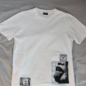 Diesel T-shirt  - Säljer en Diesel T-shirt i perfekt skick. Storlek XS men passar S