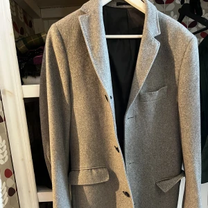 Grå herrkappa (small)  - Grå herrkappa, men funkar för alla, köpt för tre års sedan, men knappt använd. Small