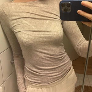 Intimissimi Kashmir tröja 💓 - Säljer denna snygga Kashmir tröjan från Intimissimi då den inte kommer till någon användning💓 är i väldigt fint skick! 