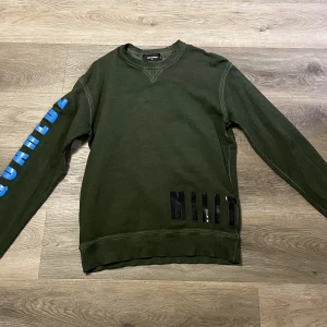 Dsquared2 tröja - Dsquared2 tröja Köpt från farfech 3699 Storlek M 8/10 Inget kvitto kvar därav priset