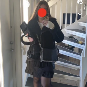 Säljer - Säljer denna slutsålda jacka från zara som jag inte använder längre 