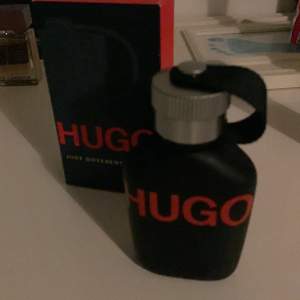 Hugo just different fräsch parfym säljer pga mina föräldrar råkade köpa 2 likadana 75ml inte använd