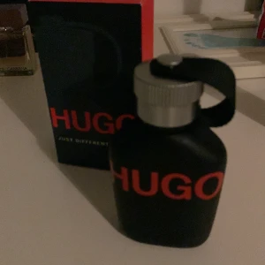 Hugo boss/ Hugo just different parfym - Hugo just different fräsch parfym säljer pga mina föräldrar råkade köpa 2 likadana 75ml inte använd