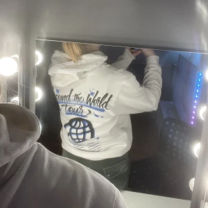 HOV1 hoodie  - HOV1 hoodie från konserterna 2019, bra skick🤍