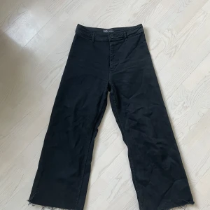 Zara byxor - Zara jeans. The marine straight jeans. Sparsamt använda.  